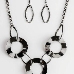 Paparazzi Necklace and Earring Set